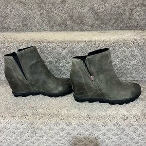 Sorel Women’s size 8.5 Grey Wedges